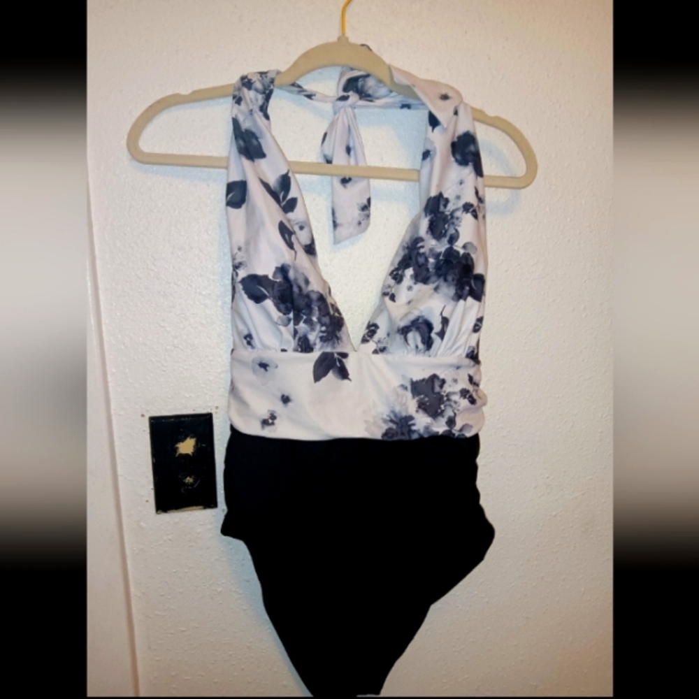 EUC Women's Black & White Floral Halter Top One Piece Swimsuit L